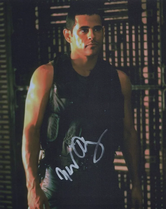 Raymond Cruz autograph