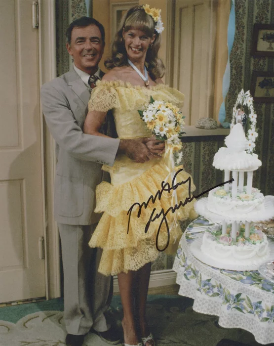 Dorothy Lyman autograph