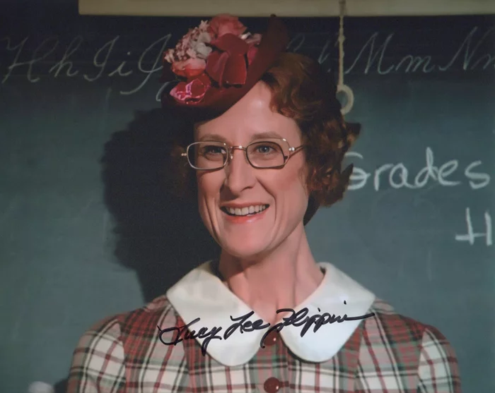 Lucy Lee Flippin autograph