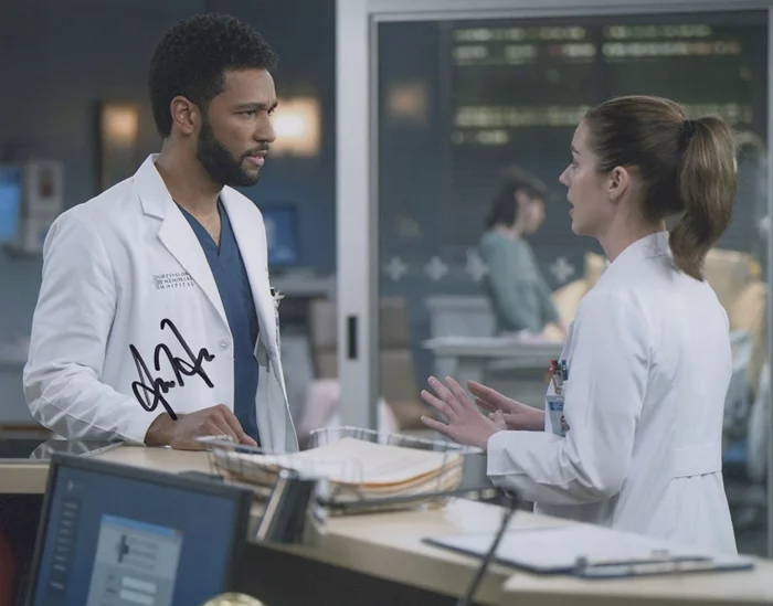 Anthony Hill autograph