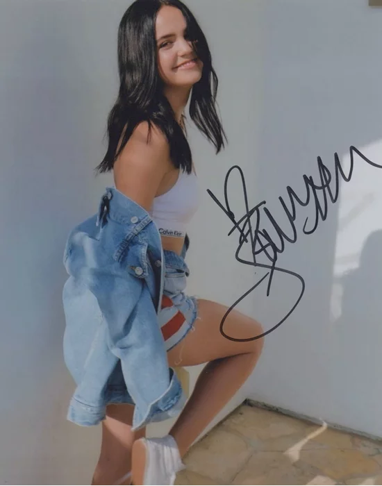 Bailee Madison autograph