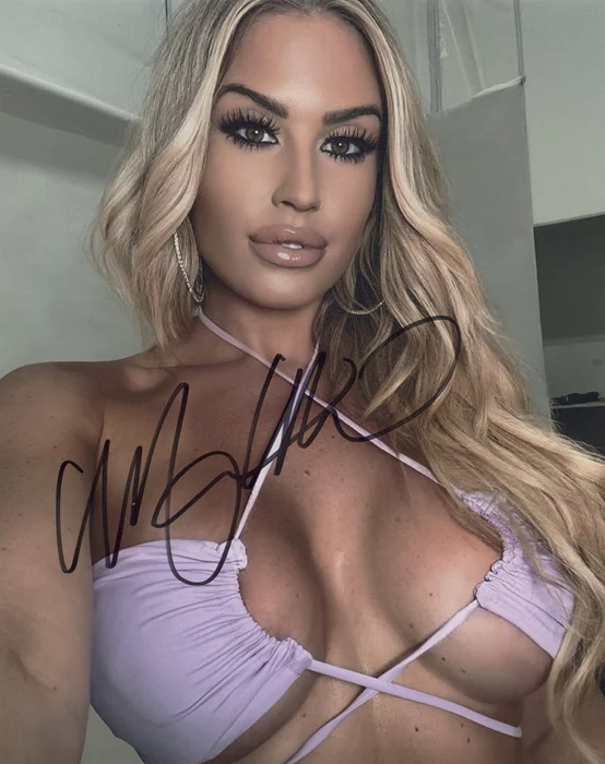 Maddie Moore autograph