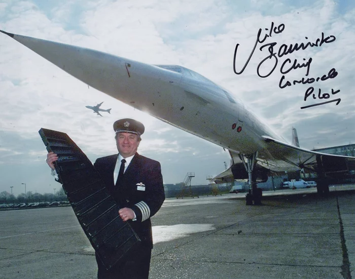 Mike Bannister autograph