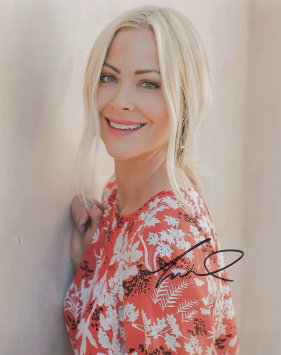 Cynthia Daniel autograph