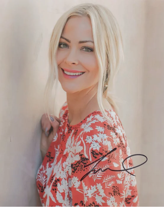 Cynthia Daniel autograph