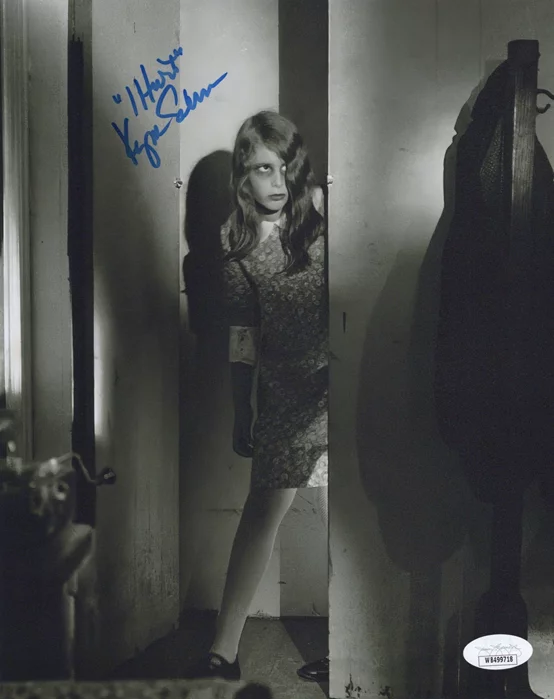 Kyra Schon autograph