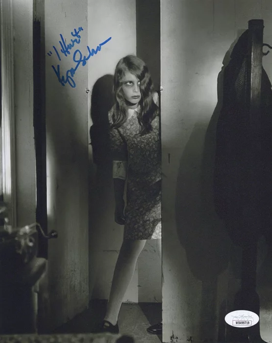 Kyra Schon autograph