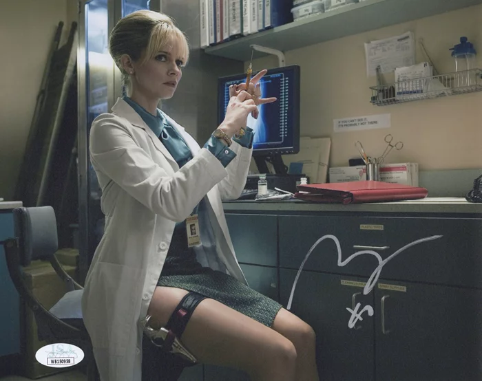 Marley Shelton autograph