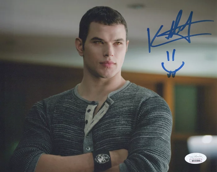Kellan Lutz autograph