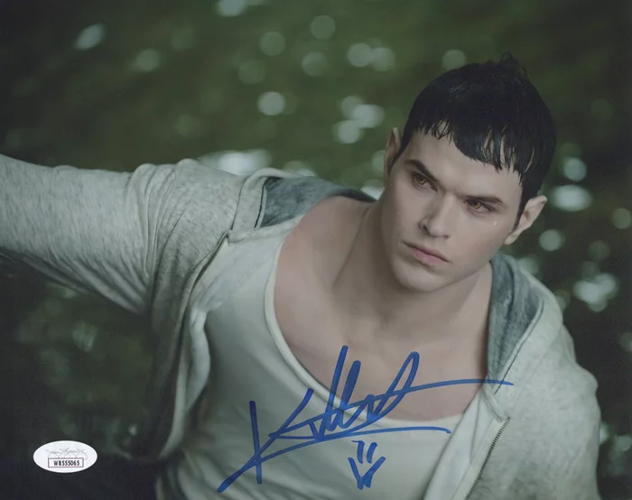 Kellan Lutz autograph