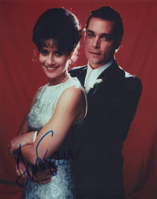Lorraine Bracco autograph