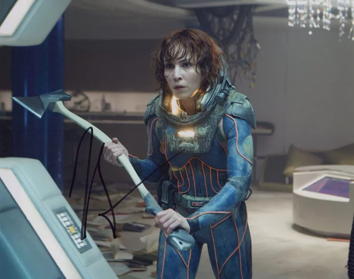 Noomi Rapace autograph