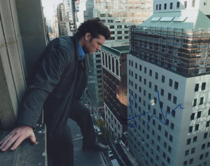 Sam Worthington autograph
