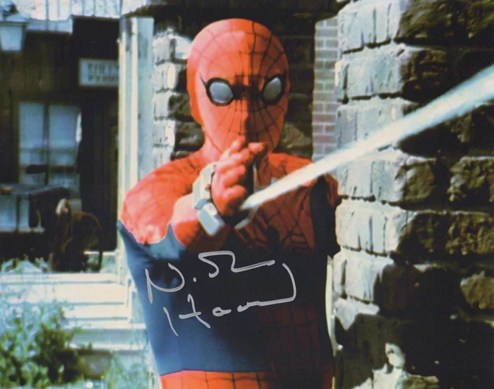 Nicholas Hammond autograph