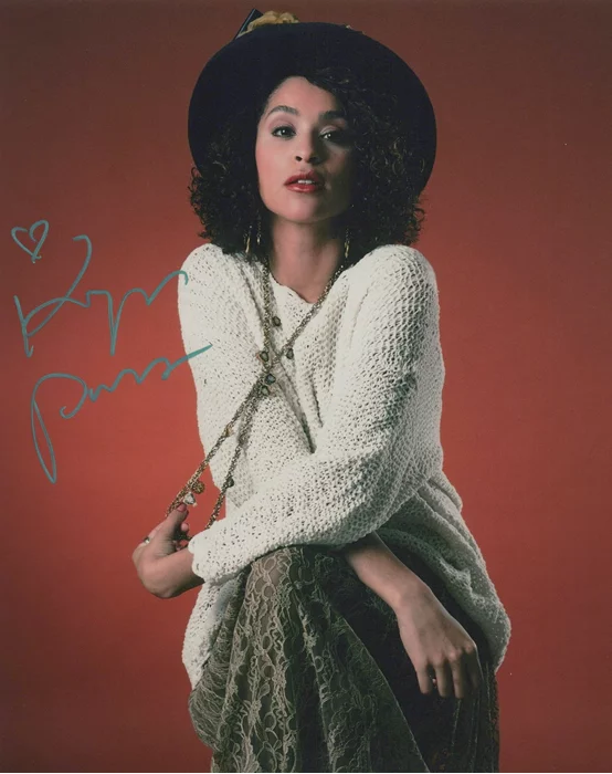 Karyn Parsons autograph