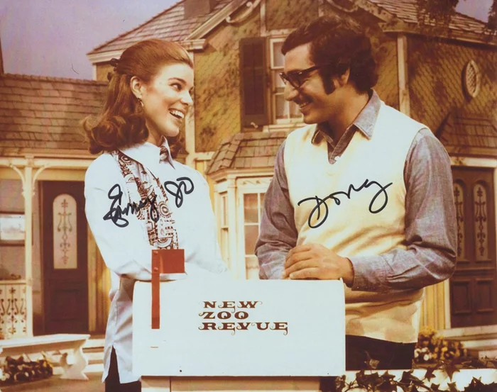 New Zoo Revue autograph