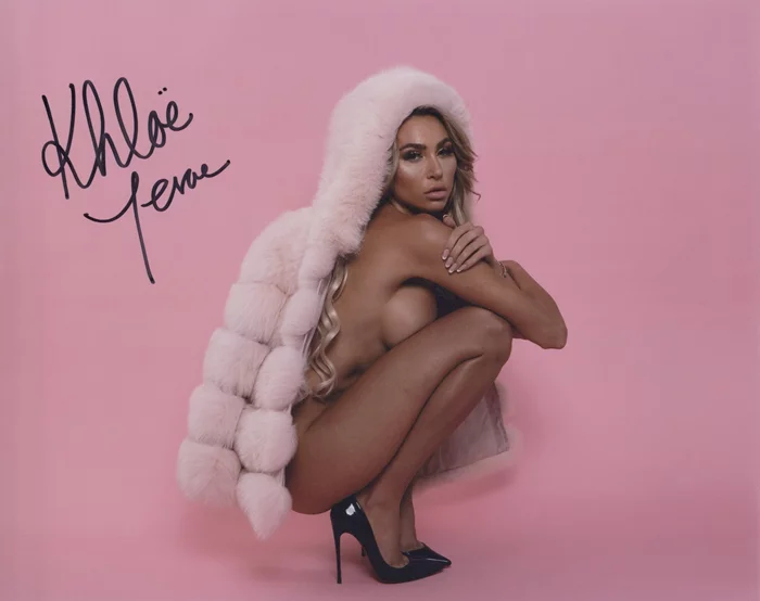 Khloe Terae autograph