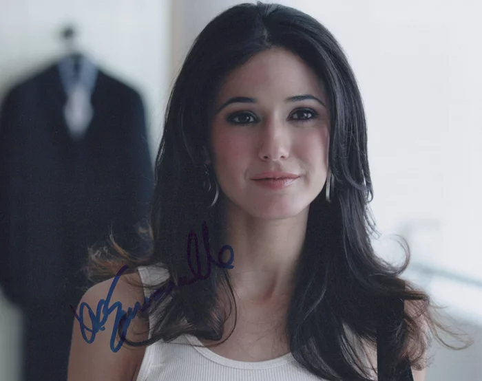 Emmanuelle Chriqui autograph