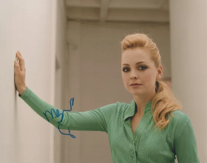 Marisa Coughlan autograph