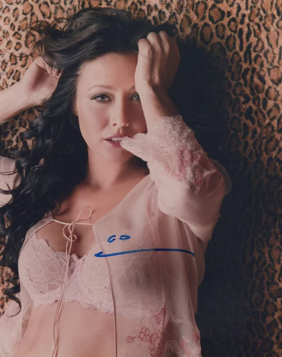 Shannen Doherty autograph