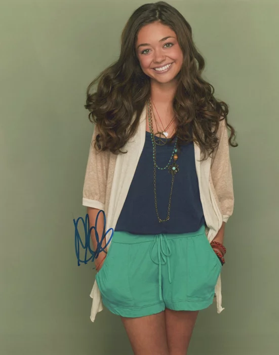 Sarah Hyland autograph