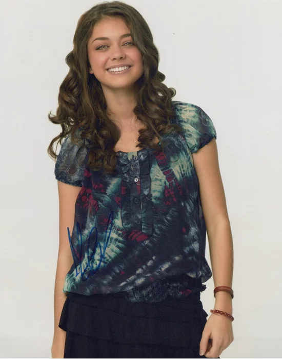 Sarah Hyland autograph