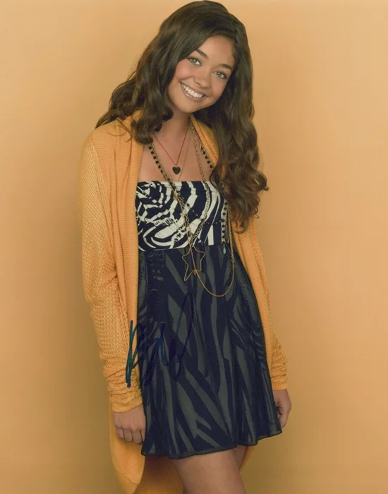 Sarah Hyland autograph
