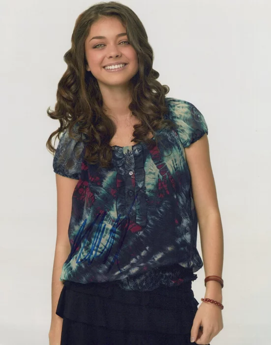 Sarah Hyland autograph