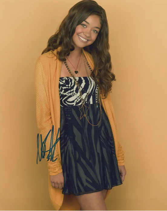 Sarah Hyland autograph