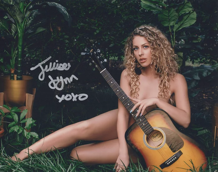 Jillisa Lynn autograph