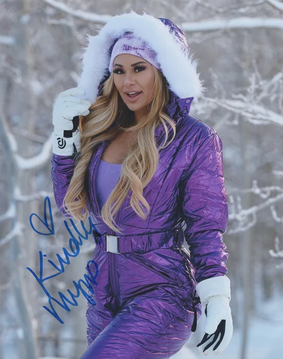 Kindly Myers autograph