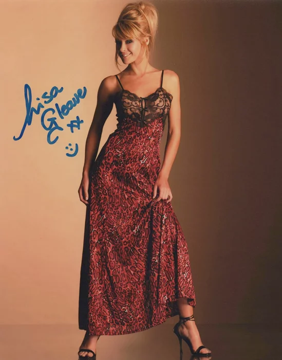 Lisa Gleave autograph
