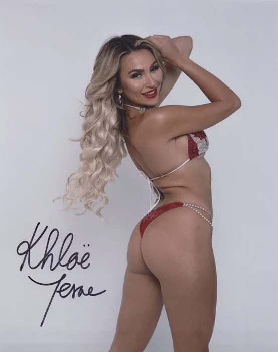 Khloe Terae autograph