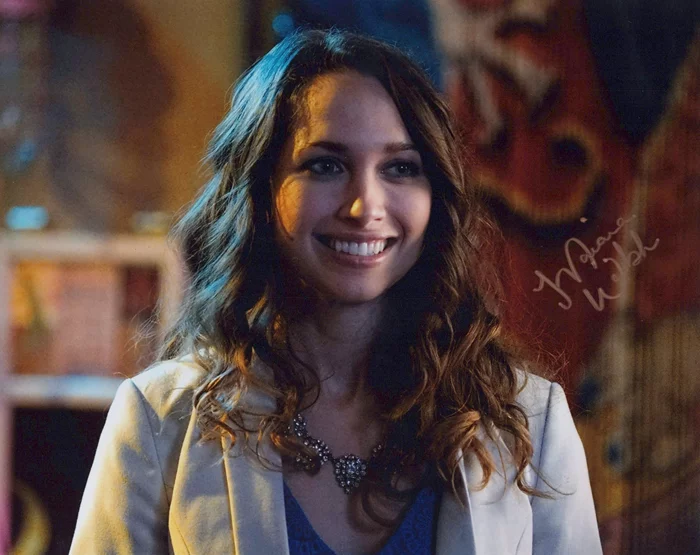 Maiara Walsh autograph