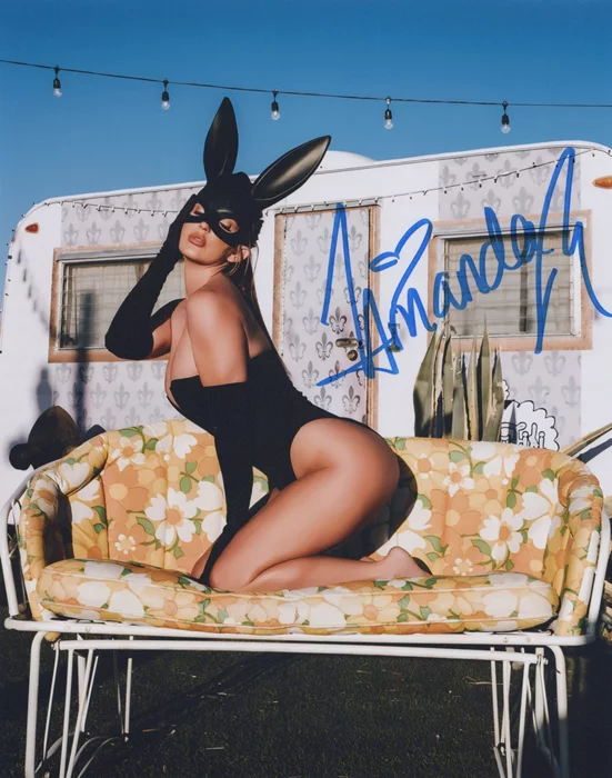 Amanda Paris autograph