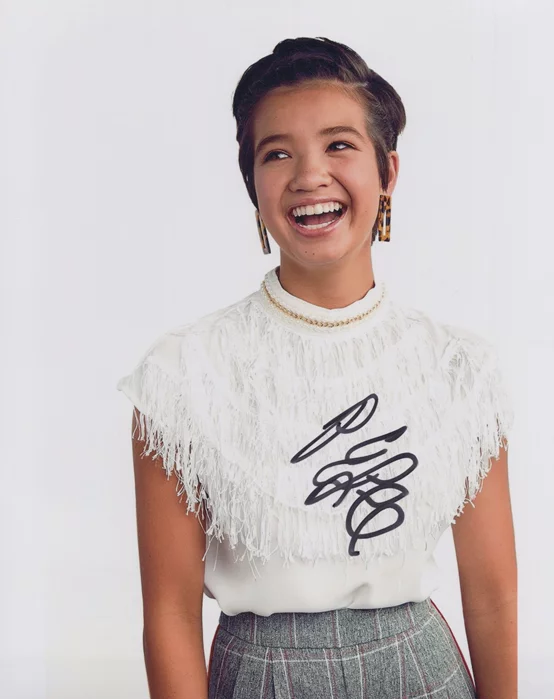 Peyton Elizabeth Lee autograph