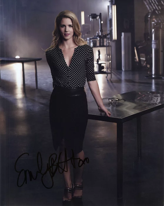 Emily Bett Rickards autograph
