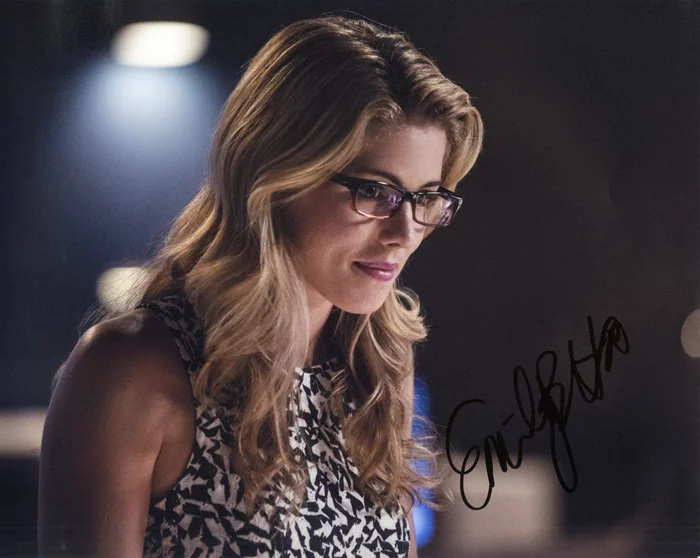 Emily Bett Rickards autograph