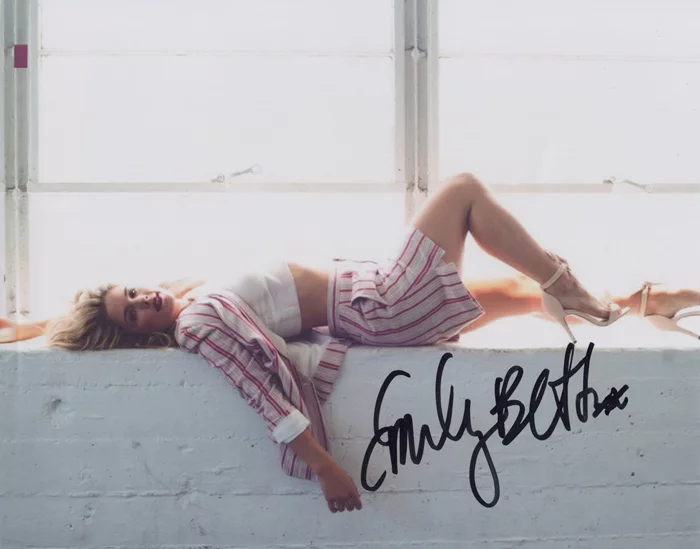 Emily Bett Rickards autograph