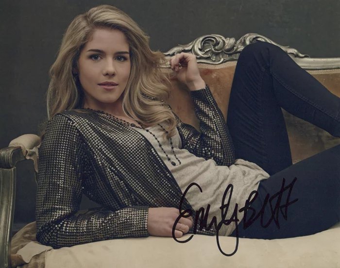 Emily Bett Rickards autograph