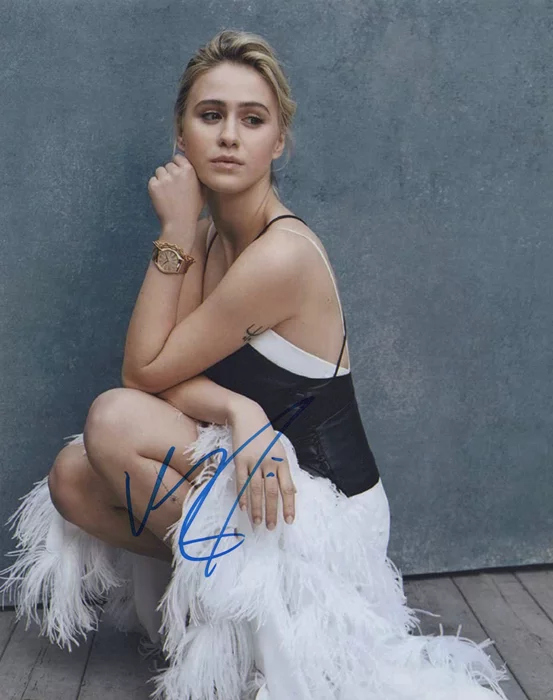 Maria Bakalova autograph