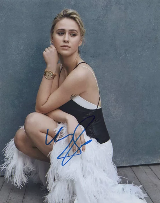 Maria Bakalova autograph