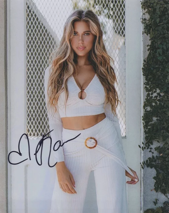 Kara Del Toro autograph