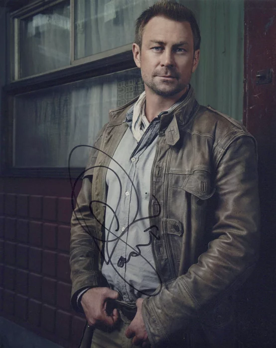 Grant Bowler autograph