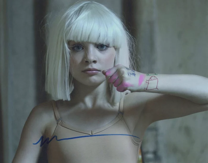 Maddie Ziegler autograph