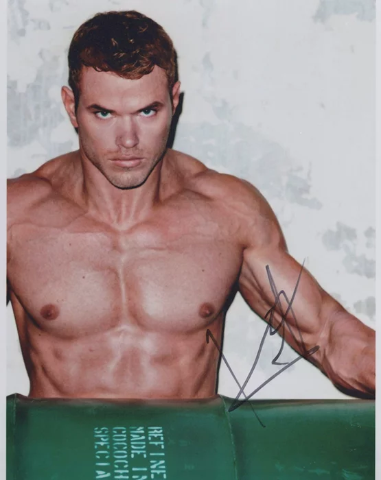 Kellan Lutz autograph