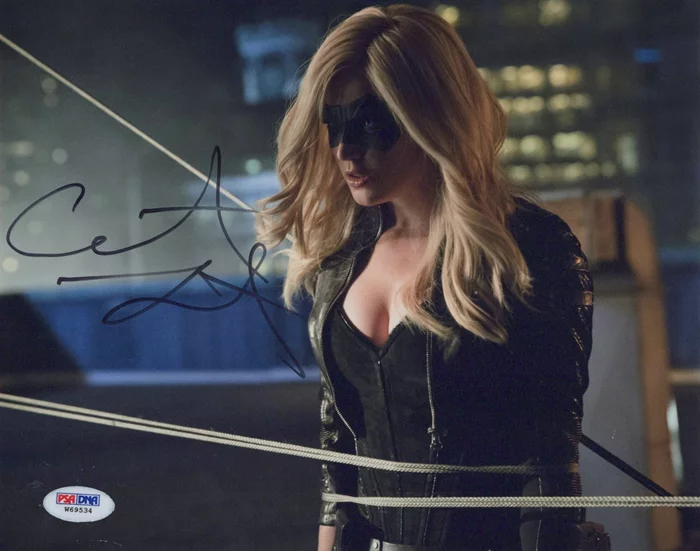 Caity Lotz autograph