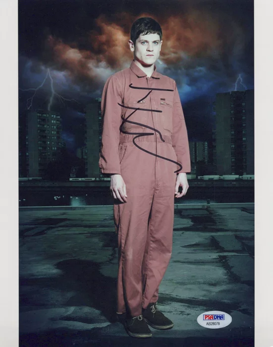 Iwan Rheon autograph