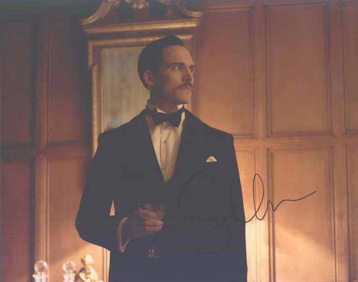 Sam Claflin autograph