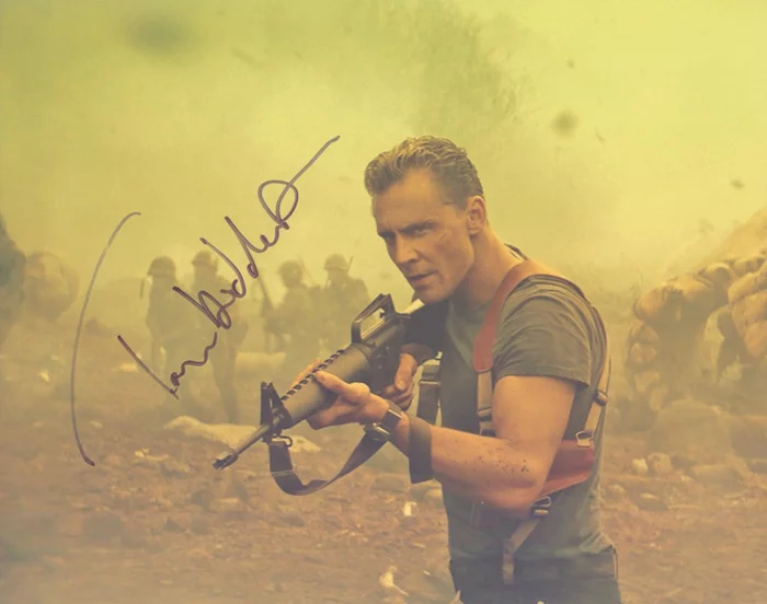 Tom Hiddleston autograph